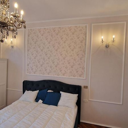 Uvs Central Luxury Apartment Орадя Экстерьер фото