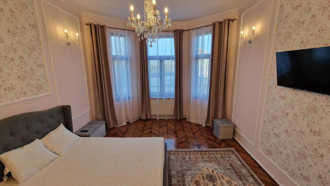 Uvs Central Luxury Apartment Орадя Экстерьер фото