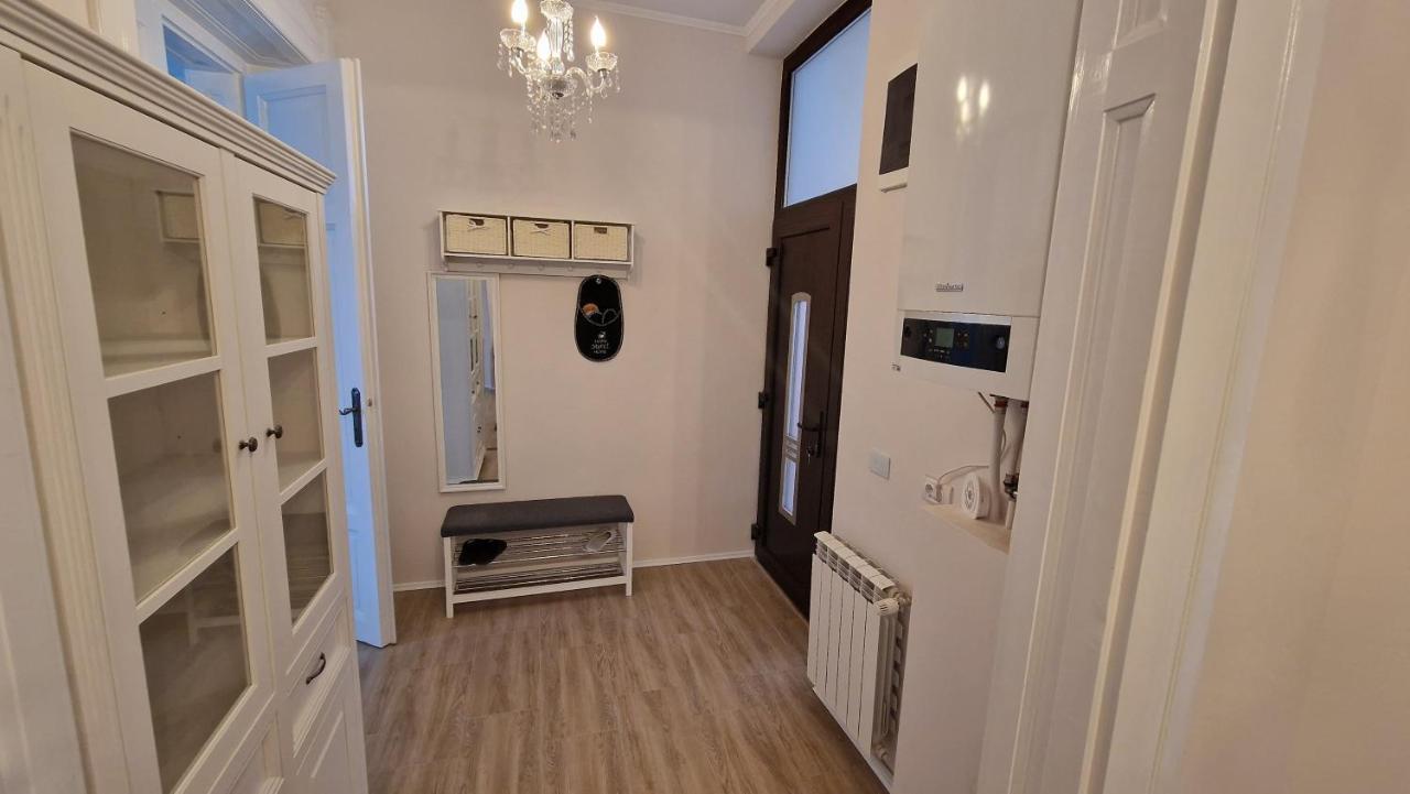 Uvs Central Luxury Apartment Орадя Экстерьер фото